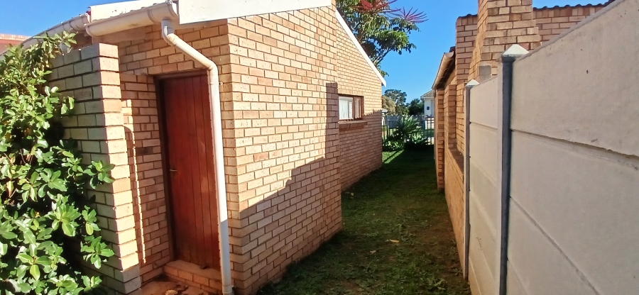 3 Bedroom Property for Sale in Wavecrest Eastern Cape